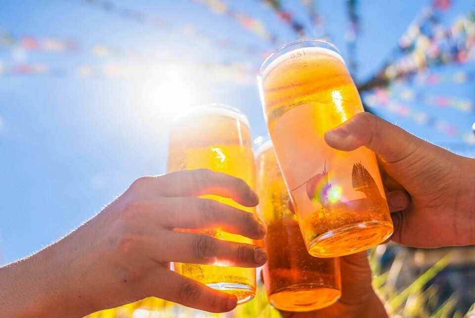 ÅPNER: Sommer, sol og utepils kan være i vente for folk som bor i Oslo. Onsdag blir det igjen mulig å ta seg en øl på restauranter og puber i Oslo. 199 dager har det vært forbudt.