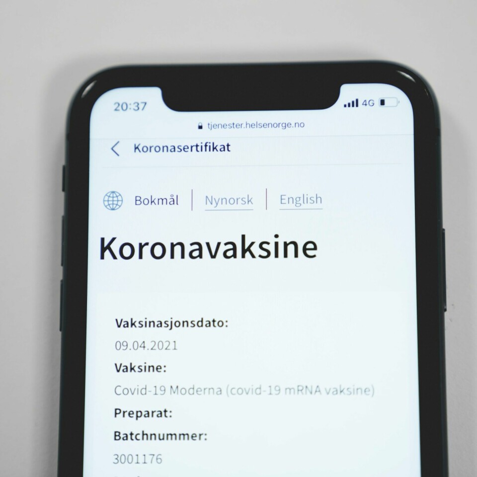 Fra fredag åpnes det opp for bruk av korona-sertifikat innenlands i Norge. Neste uke skal det komme mer informasjon om bruken av sertifikatet. På Helse Norge sine nettsider ligger en foreløpig ikke verifiserbar versjon av korona-sertifikatet tilgjengelig.Foto: Stian Lysberg Solum / NTB