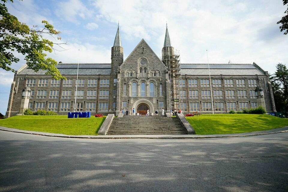 FEST: Opptil 200 studenter var samlet til fest i Trondheim natt til fredag. Politiet rykket ut og løste opp festen.