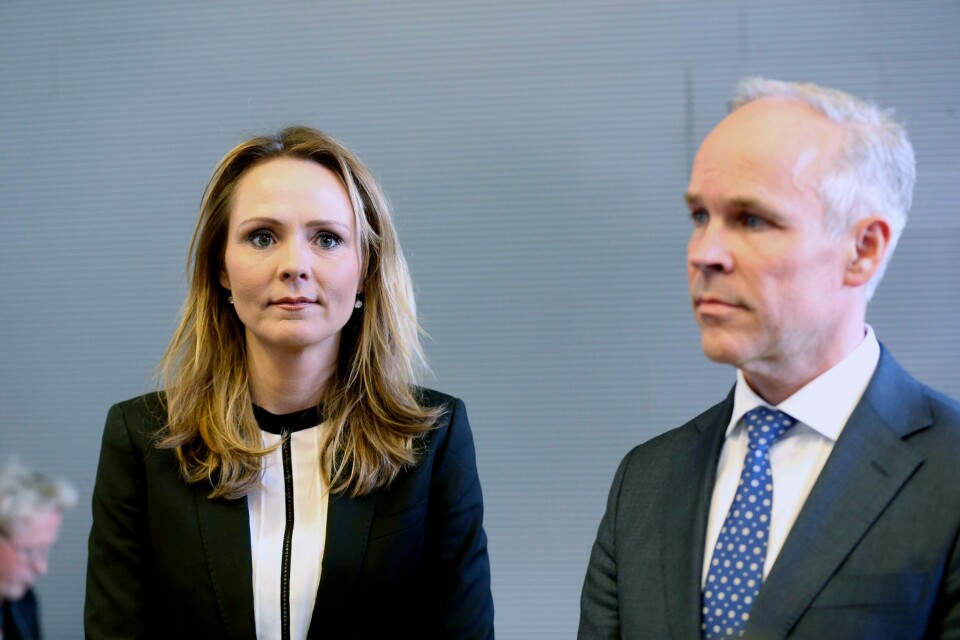 TVANG: Noen ungdommer er ekstra utsatt for å bli giftet bort mot sin vilje. Skoler og andre må passe på disse elevene når sommerferien nærmer seg. Det sier barne- og likestillingsminister Linda Hofstad Helleland (til venstre) og kunnskapsminister Jan Tore Sanner.