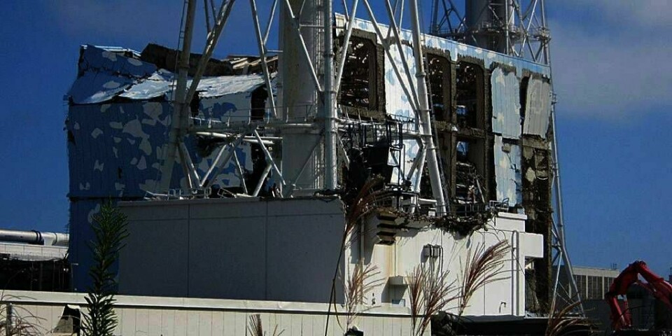 HJELP:  Regjeringen i Japan gir 66 milliarder kroner. Det skal dekke penger som folk tapte etter atomulykken i Japan. Arom-kraftverket i Fukushima fikk store problemer da det ble jordskjelv og tsunami. Det skjedde i mars i år.