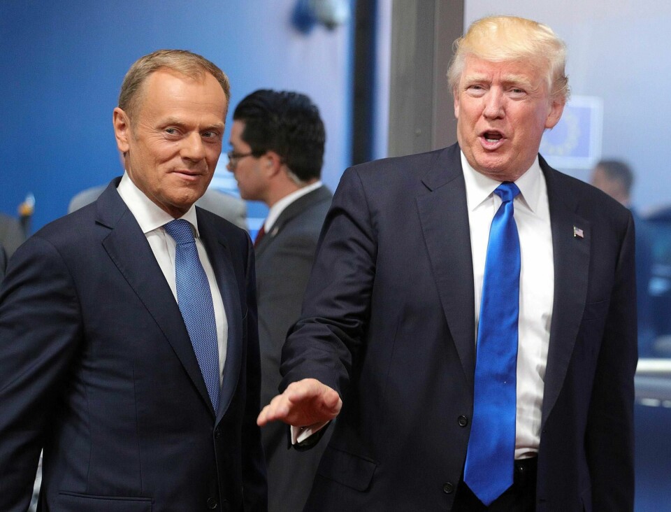 UENIGE: Donald Tusk (til venstre) leder EU. Nå er EU i konflikt med USAs president Donald Trump. Her er de to sammen i Belgia for ett år siden.