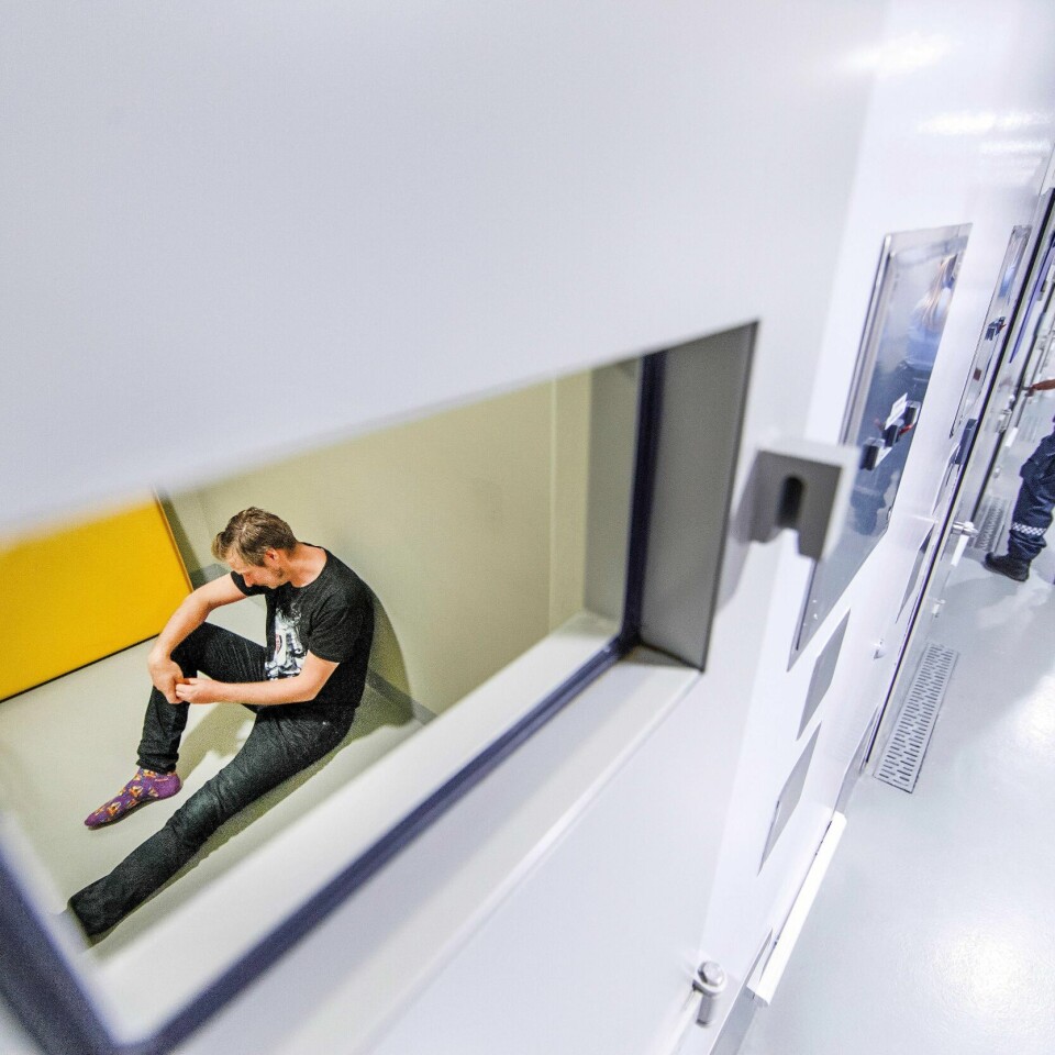 Folk skal ikke sitte mer enn 48 timer på glattcelle. Det sier et nytt forslag til å endre reglene fra regjeringen vår.
