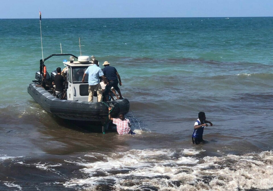 ULYKKE: En gummibåt sank utenfor Libya. 60 personer ble reddet av fiskere.