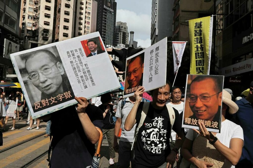 PROTEST: Fortsatt kjemper folk for at Liu Xiaobo skal slippe fri. Her fra protester i Hong Kong denne uka. PROTEST: Fortsatt kjemper folk for at Liu Xiaobo skal slippe fri. Her fra protester i Hong Kong denne uka.