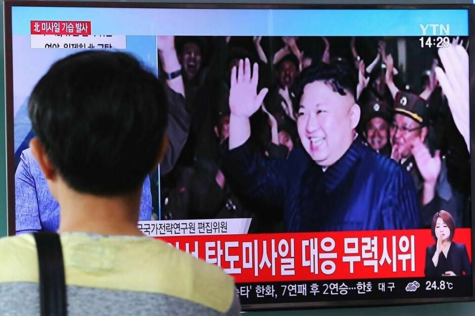 VENTER: Nord-Koreas leder Kim Jong-un venter med å angripe øya Guam.
