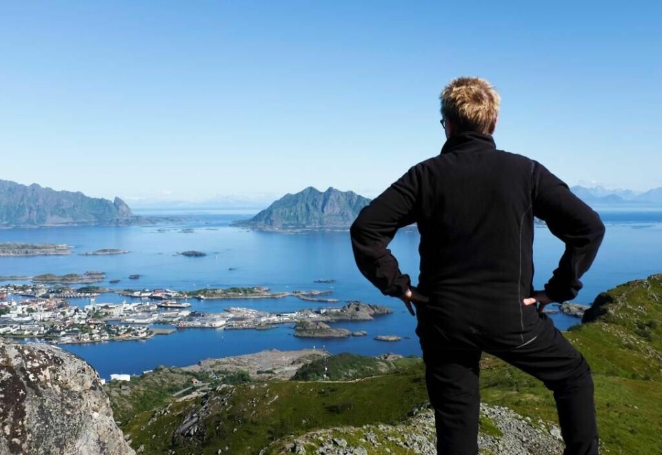 SLITER: Mange turister besøker lille Lofoten. Om sommeren kan det bli for mye. Kommunene klarer ikke å sørge for nok toaletter og ta seg av søppel.