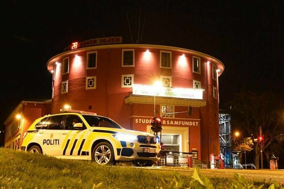 FEST: Studenter drakk vann med eddik på fest. Minst 15 personer måtte på sykehus i Trondheim i Sør-Trøndelag.