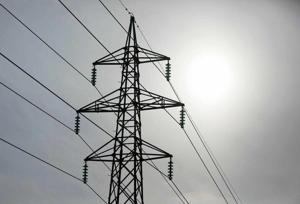 STRØM: Strømmen blir stadig dyrere. Folk sliter med å betale regningene.