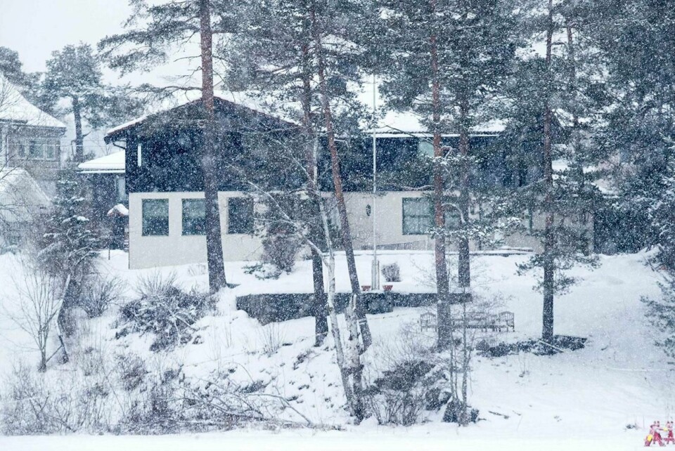 BORTE: Anne-Elisabeth Hagen ble trolig bortført fra dette huset i fjor høst. Andre kriminelle kan vite noe om det som skjedde, sier krim-forfatter Jørn Lier Horst.