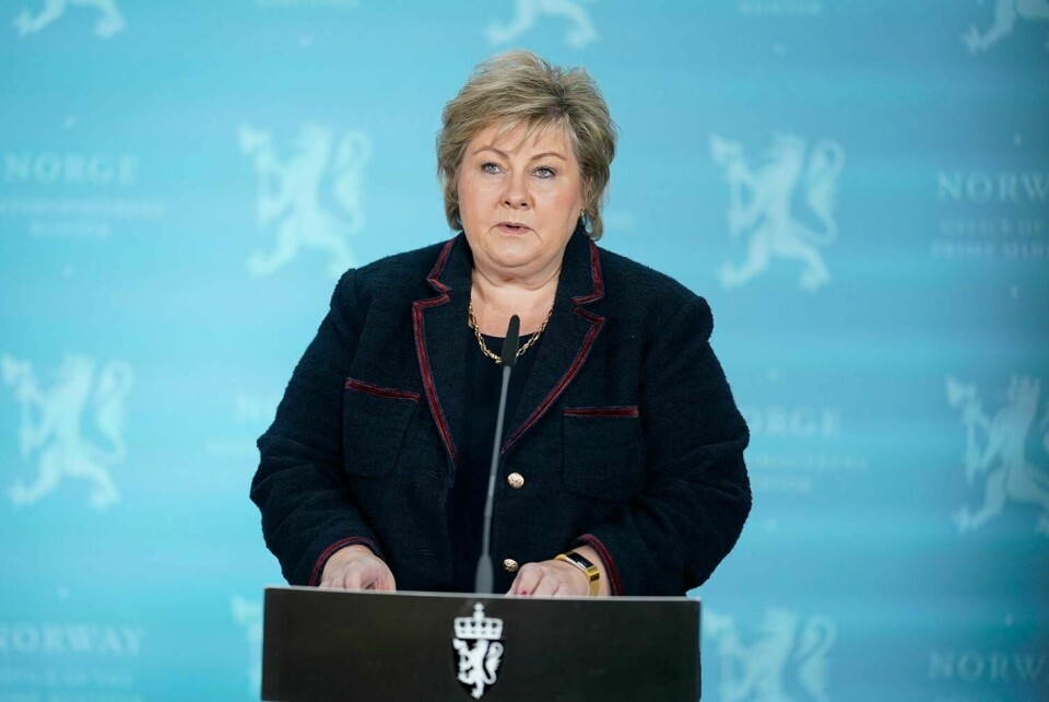 REGLER: Statsminister Erna Solberg holdt en pressekonferanse søndag. Hun fortalte om nye korona-regler. Hun var sammen med kunnskaps- og integreringsminister Guri Melby og barne- og familieminister Kjell Ingolf Ropstad.