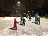 SKØYTER: Det er lagt skøyteis på flere av Oslos fotball-baner i vinter.