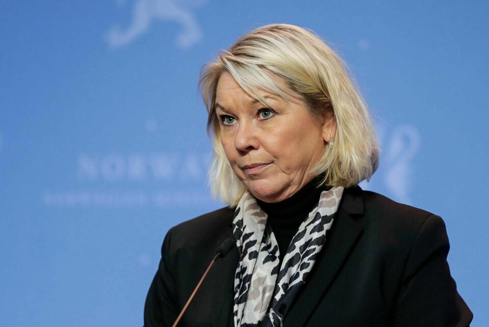 TESTING: Justisminister Monica Mæland sier flere nå skal testes på grensa.