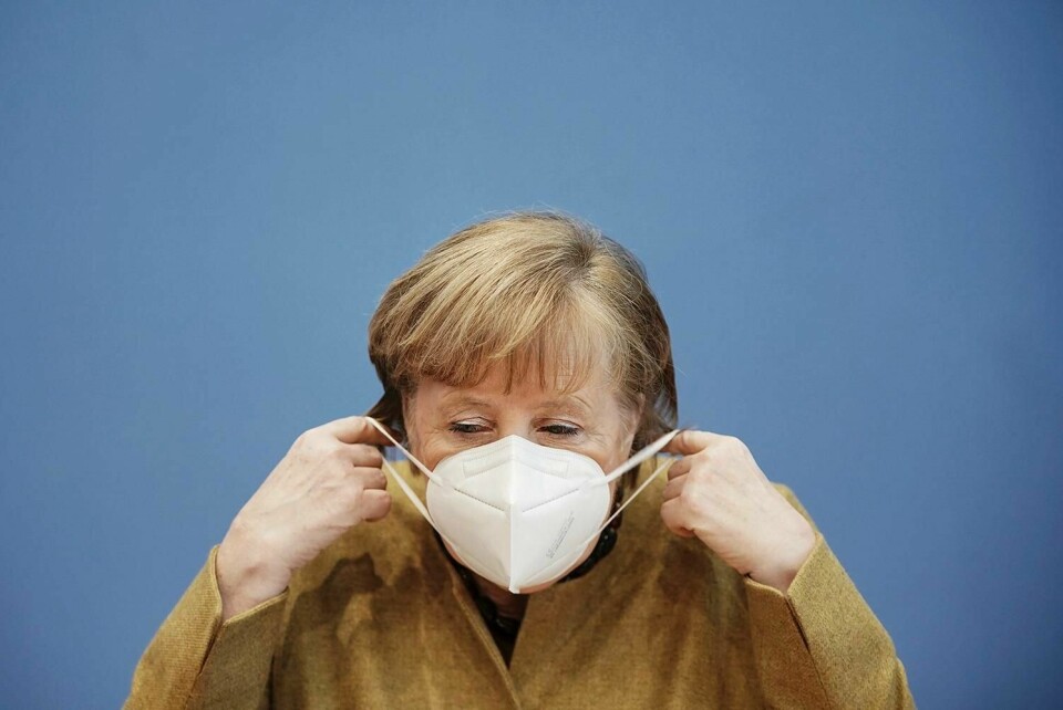 ALVORLIG: Over 50.000 mennesker er døde av korona-virus i Tyskland. Statsminister Angela Merkel fortsetter med de strenge reglene for landet,