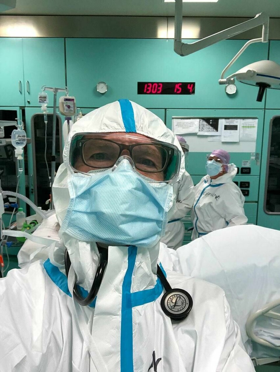 INTENSIV-AVDELING: Norske Bjarte Askeland er på jobb på sykehuset Ospedale Bolognini i Nord-Italia. Her hjelper legen til under krisen med korona-viruset.