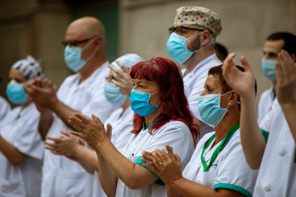 KORONA: Helse-arbeidere i Spania.