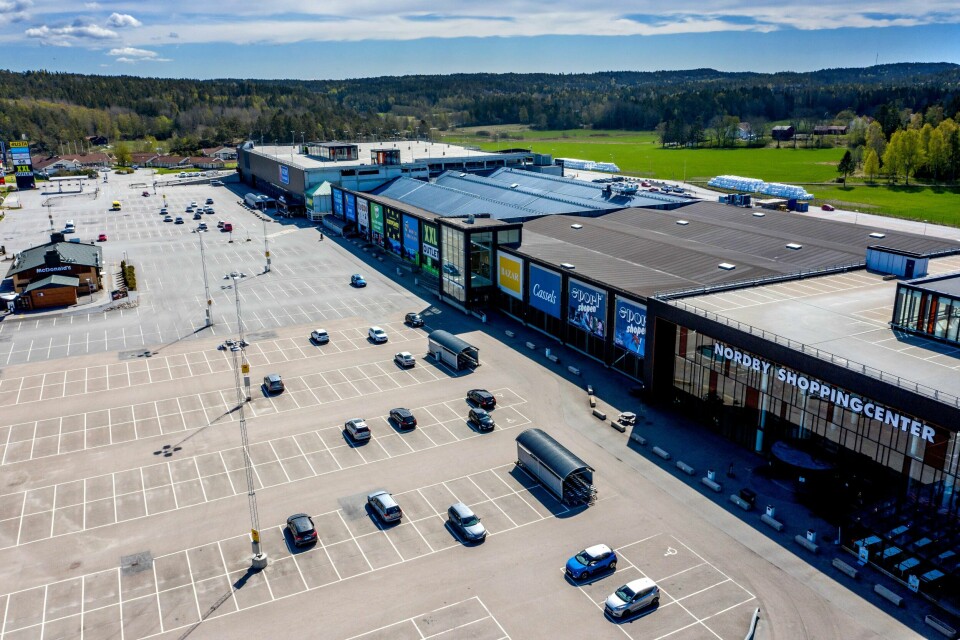 TOMT: Det er tunge tider for svenske butikker ved grensen til Norge. Uten nordmenn er det nesten ingen som handler.