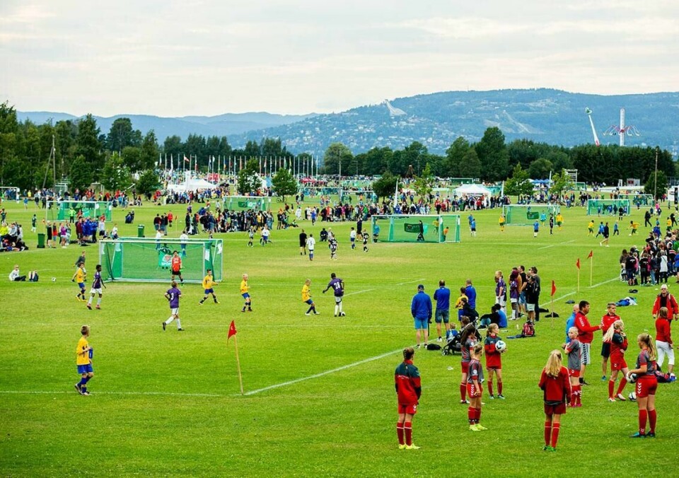 IDRETT: Barn kan igjen trene fotball med fysisk kontakt. Det gjelder fra 1. juni.