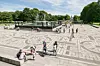 Bildet viser folk i Vigelandsparken i Oslo.