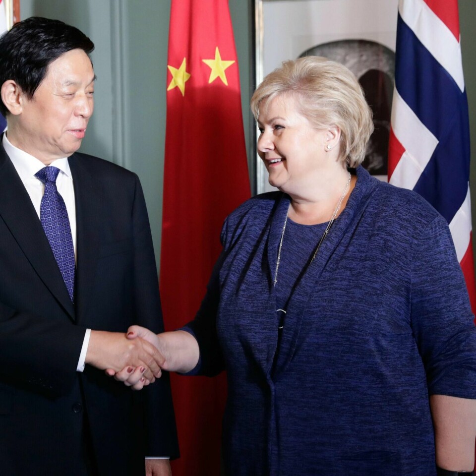 BESØK: Li Zhanshu er på besøk i Norge. Her er han sammen med statsminister Erna Solberg.