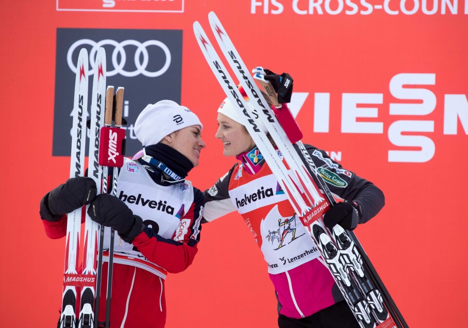 LEDER: Heidi Weng (til venstre) er på andreplass foreløpig i Tour de Ski. Ingvild Flugstad Østberg (til høyre) leder.