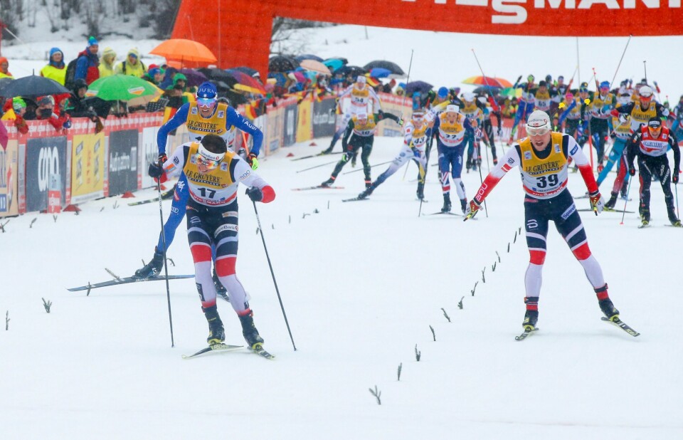 KAOS: Mange løpere syntes det var kaos under fellesstarten for menn i Tour de Ski. Emil Iversen vant for Norge.