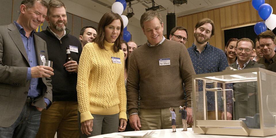 KRYMPES: «Downsizing» handler om at folk krympes for å få bedre liv. Matt Damon spiller hovedrollen. Scener er spilt inn i Norge. Bildet viser en scene fra filmen «Downsizing».