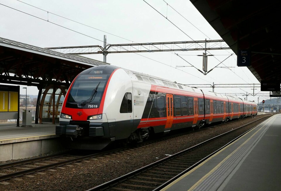 FOR FÅ: NSB har sparte penger. Nå har de ikke nok folk til å kjøre togene.