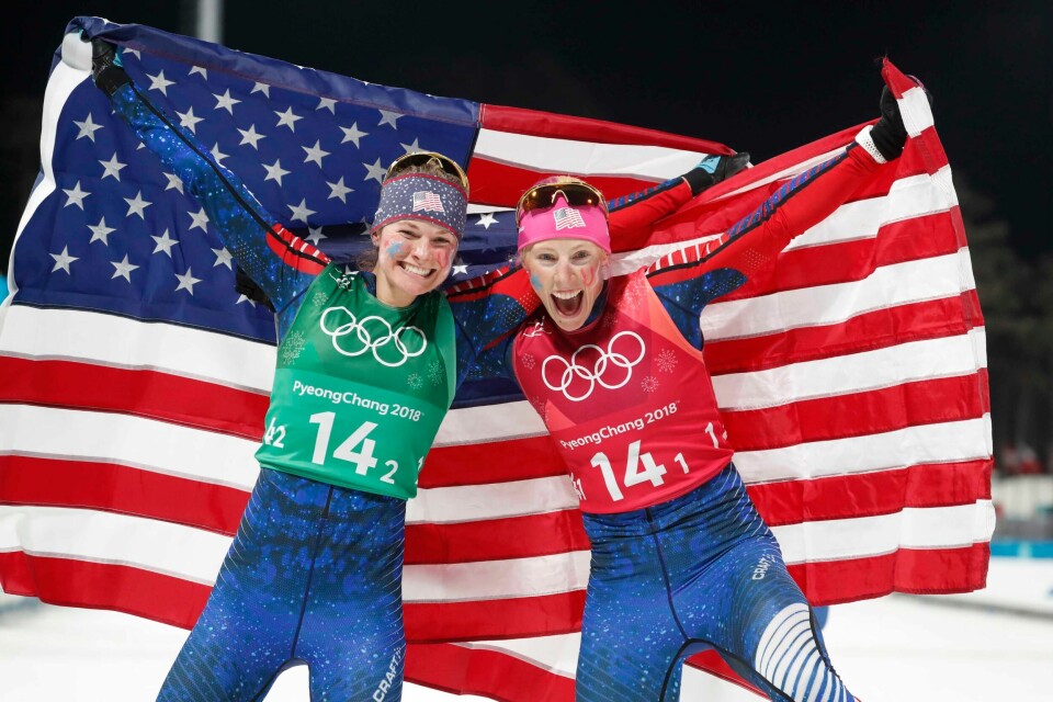 GULL: Kikkan Randall og Jessica Diggins sikret gullet for USA på lagsprinten. GULL: Kikkan Randall og Jessica Diggins sikret gullet for USA på lagsprinten.