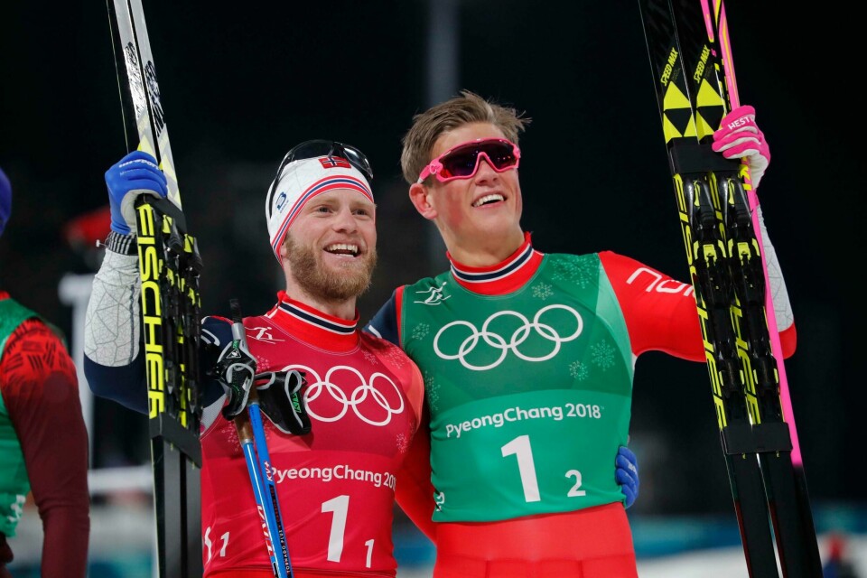 GULL: Martin Johnsrud Sundby og Johannes Høsflot Klæbo jubler for gull.
