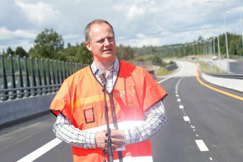 MINISTER: Ketil Solvik-Olsen har samlet inn rekordmye bompenger. Her åpner han en ny bro i Holmestrand i Vestfold.