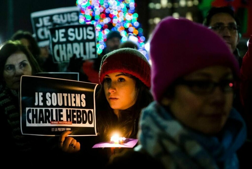 STØTTER: 12 personer ble drept i angrepet på magasinet Charlie Hebdo. Hele verden viste sin støtte til magasinet.