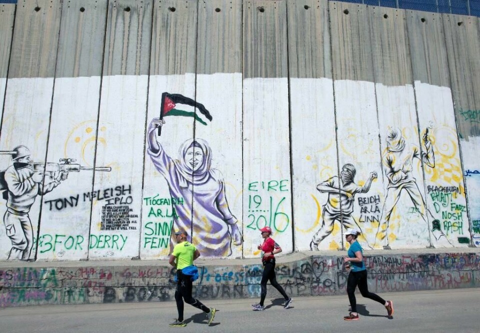 FREDSLØSNING: Israelere og palestinere ønsker fred med hver sin stat. Her ser vi deltakere i «Palestine Marathon» tidligere i år.