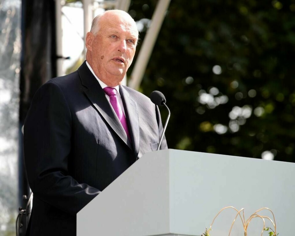 HYLLES: Kong Harald talte til 1.500 mennesker i Slottsparken i Oslo torsdag. Han snakket om hva det vil si å være nordmann. Nå deler mange talen på internett.