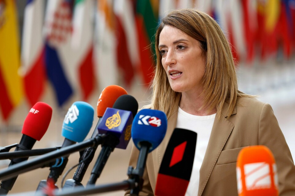 FORTSETTER: Roberta Metsola er gjenvalgt som leder for EU-parlamentet. Bilde av Roberta Metsola som er gjenvalgt som leder for EU-parlamentet. Foto: AP Photo/Geert Vanden Wijngaert