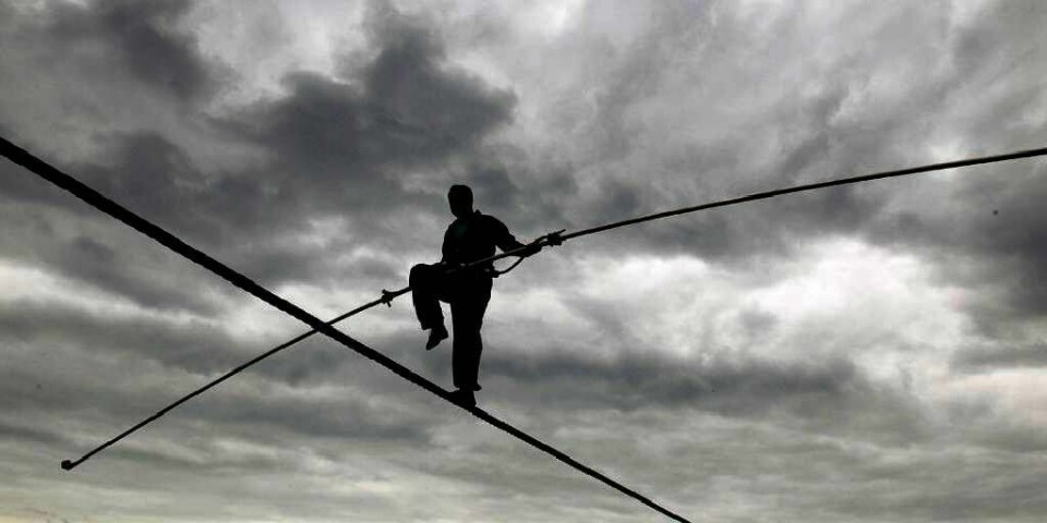 LINE: Amerikanske Nik Wallenda skal gå høyt oppe på line over Niagara-fossene fredag. Han måtte kjempe lenge for å få lov.