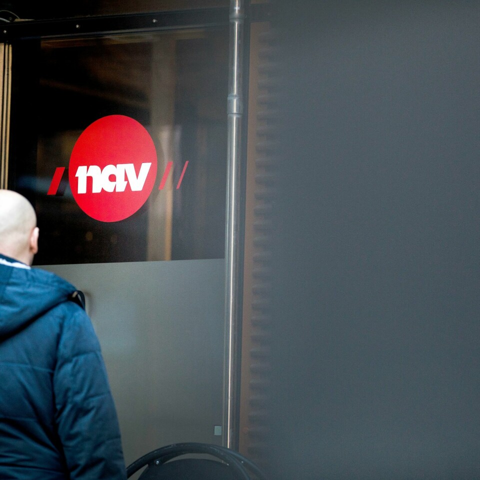 NAV: Det har blitt flere arbeidsledige i gruppen mellom 20 år og 29 år, ifølge Nav. Bildet viser en mann utenfor et Nav-kontor. Foto: Gorm Kallestad / NTB