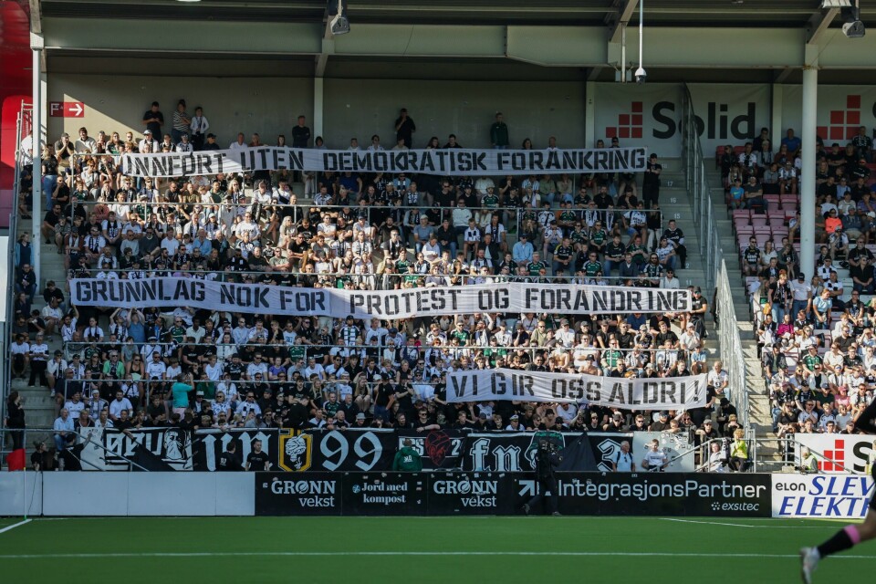 FOTBALL: Mange supportere i norsk fotball er misfornøyde med innføringen av VAR i Eliteserien. Mange supportere i norsk fotball er misfornøyde med innføringen av VAR i Eliteserien. Både at det skjedde og måten det skjedde på. Foto: Thomas Andersen / NTB