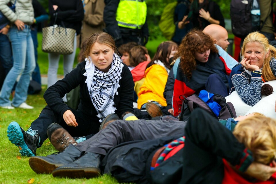 STAVANGER: Extinction Rebellion og Greta Thunberg er i Stavanger for å demonstrere mot ONS, også kalt oljemessen. Bildet viser Extinction Rebellion og Greta Thunberg i Stavanger. De er der for å demonstrere mot ONS, også kalt oljemessen.