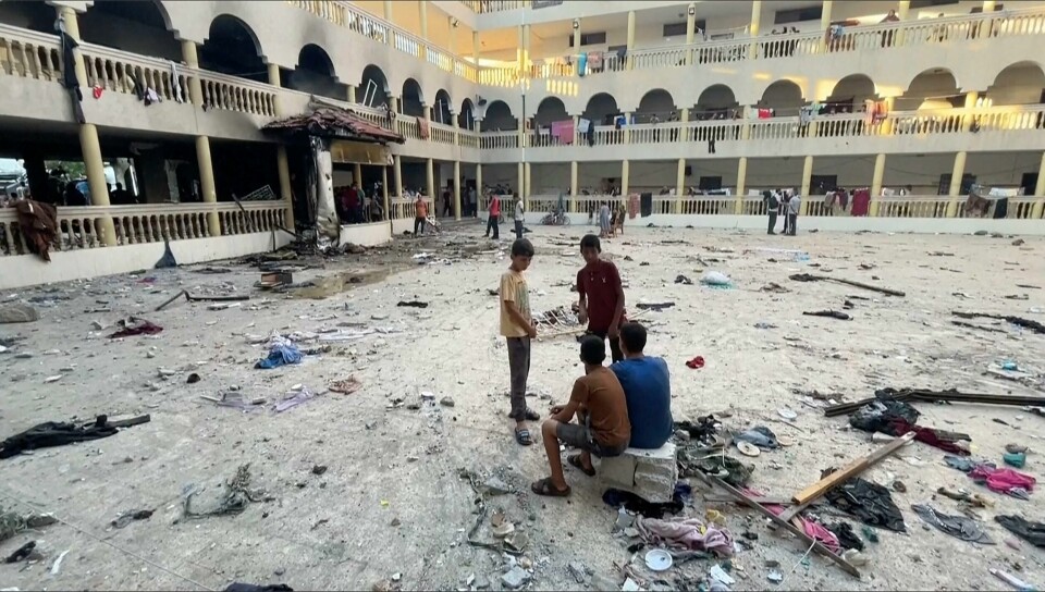 MANGE DØDE: 93 personer skal være døde etter Israels angrep på en skole i Gaza by. Bilde fra skoleangrep i Gaza by. Foto: AP Foto