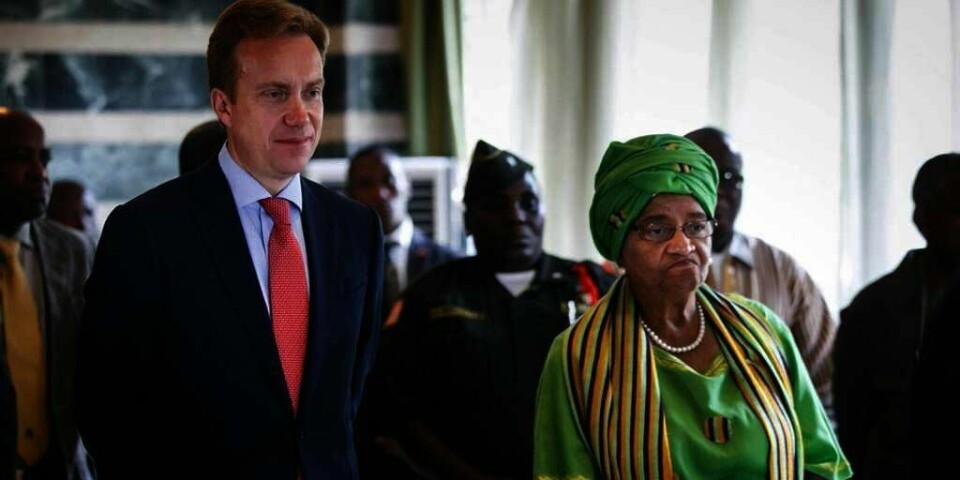 HJELP: Utenriksminister Børge Brende sammen med president Ellen Sirleaf Johnson. De er i Liberias hovedstad Monrovia. Brende er trolig den første utenlandske ministeren i landet siden ebola-epedemien brøt ut. Det var for over sju måneder siden.