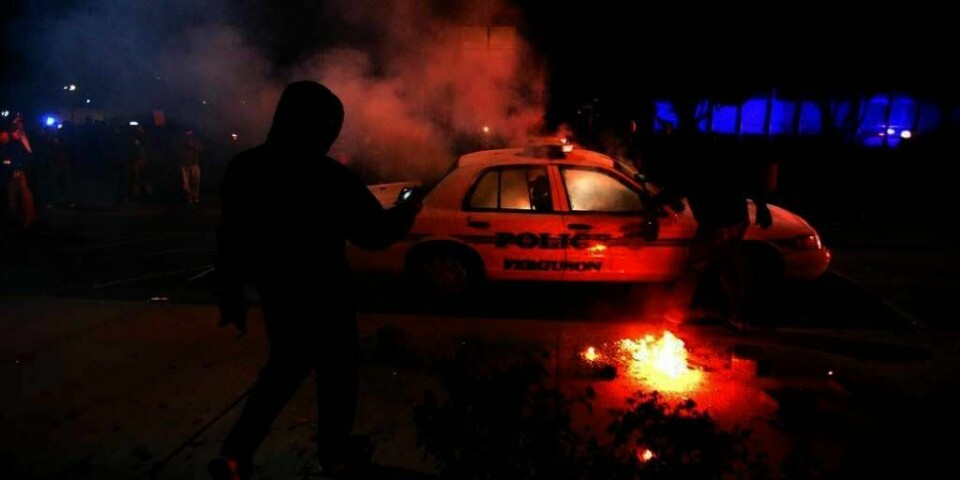 BRANN:Det har vært store opptøyer i Ferguson i USA. Natt til onsdag fortsatte opptøyene.