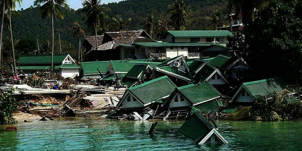 TSUNAMI:  Bildet viser ødelagte feriehytter på øya Phi Phi i Thailand. For ti år siden skylte enorme flodbølger innover stranda. Norske Kristine var én av 84 nordmenn som døde i tsunamien.