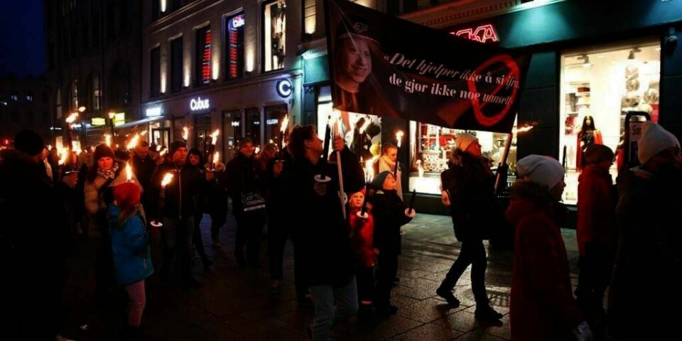 TOG:  Flere tusen gikk i fakkeltog mot mobbing i Oslo.