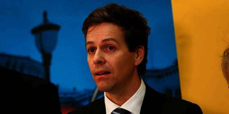 STANS: Vi må vente på nye regler for asylbarn. Ikke send ut noen barn i mellomtiden, krever Knut Arild Hareide. Han leder Kristelig Folkeparti (KrF). Hareide er lei seg for at politiet har sendt ut familier før reglene er klare.