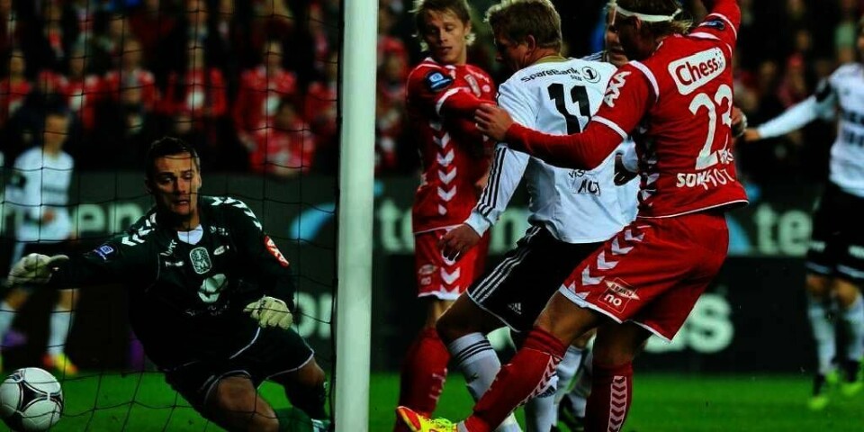 TILBAKE: Fotball-spiller Steffen Iversen er tilbake på laget Rosenborg (RBK). Søndag skåret han det første målet for laget. RBK vant til slutt 3-1 mot Brann.