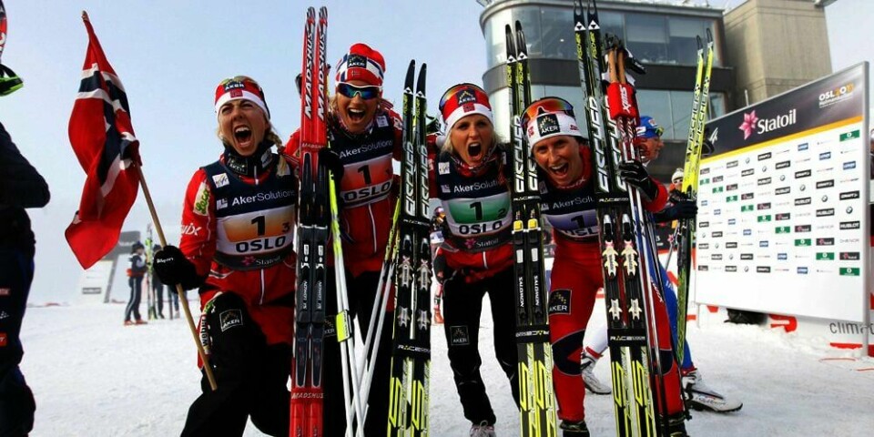 JUBEL:  Vibeke Skofterud, Therese Johaug, Kristin Størmer Steira og Marit Bjørgen jubler for gull på stafetten i VM.
