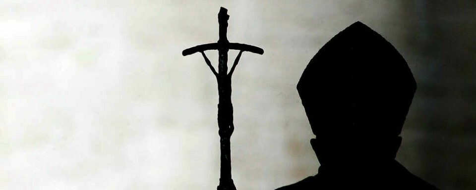 TAUS: Pave Benedict XVI har bedt ofrene for overgrep i Irland om unnskyldning. Men han vil ikke snakke om overgrepene i andre land.