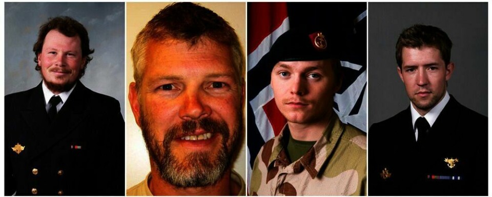 HENTES HJEM: Bårene med de fire drepte soldatene blir hentet hjem til Norge.