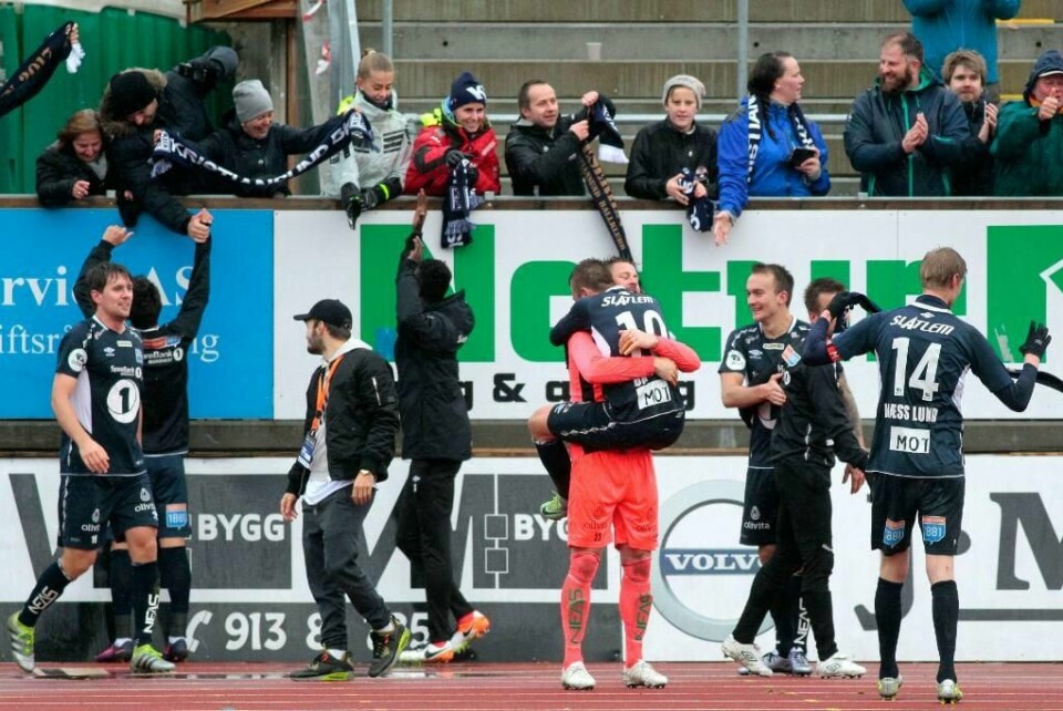 JUBLET: Kristiansund spilte uavgjort mot Jerv søndag. Likevel kunne de juble. De får spille i eliteserien for første gang i neste sesong.